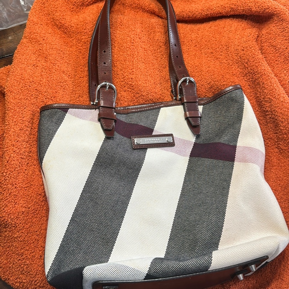 Last Price drop!!Burberry Shoulder Tote bag.
